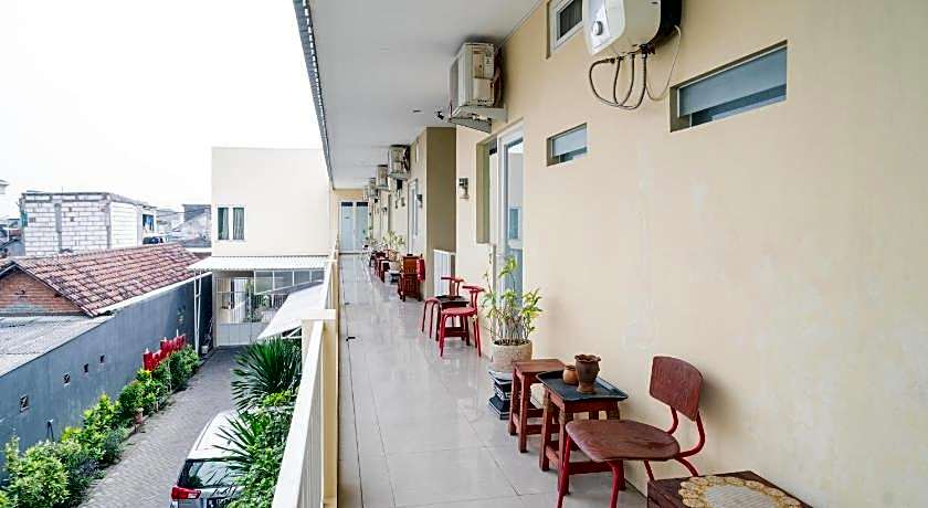 RedDoorz Syariah near Suncity Mall Sidoarjo