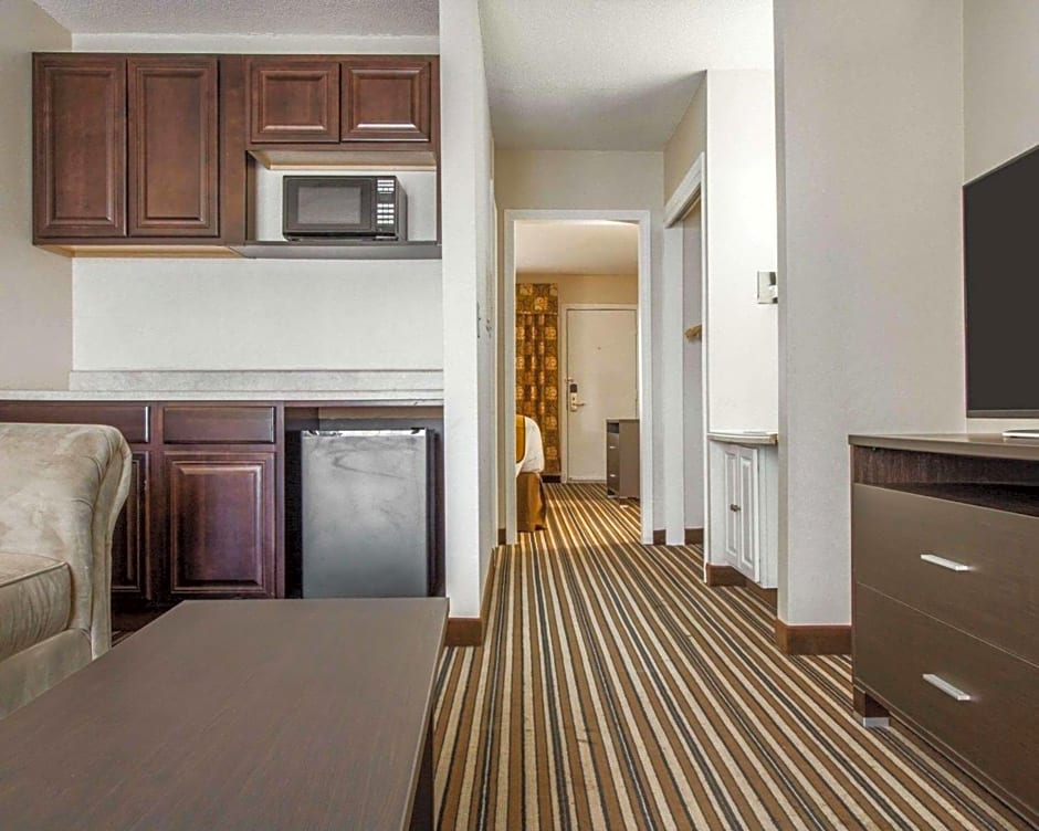 Quality Inn & Suites