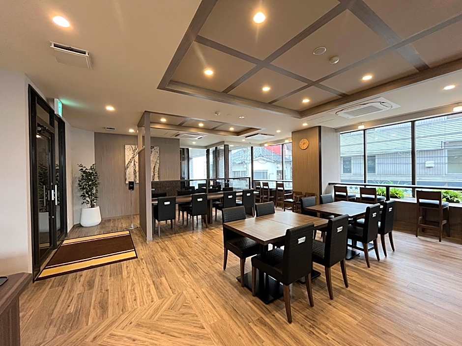 Hotel Route-Inn Toyama Ekimae