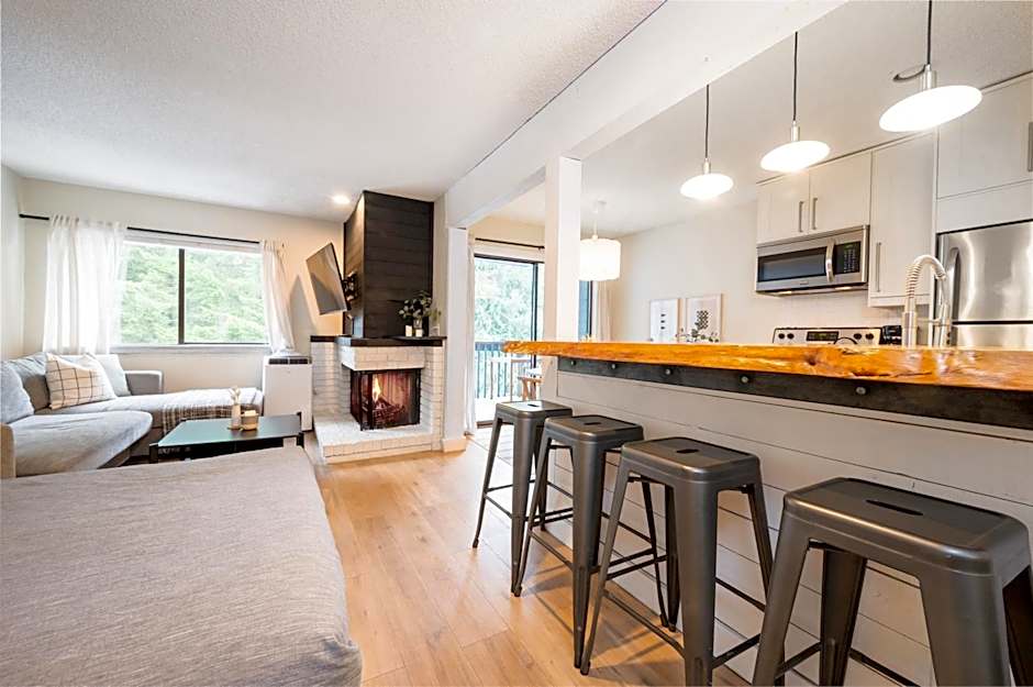 Creekside Oasis 4 Beds Pool and Hot Tub