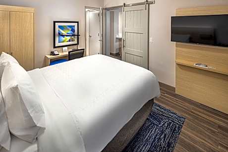 2 Queen 2 Bedroom Suite Mobility Accessible Roll Shower