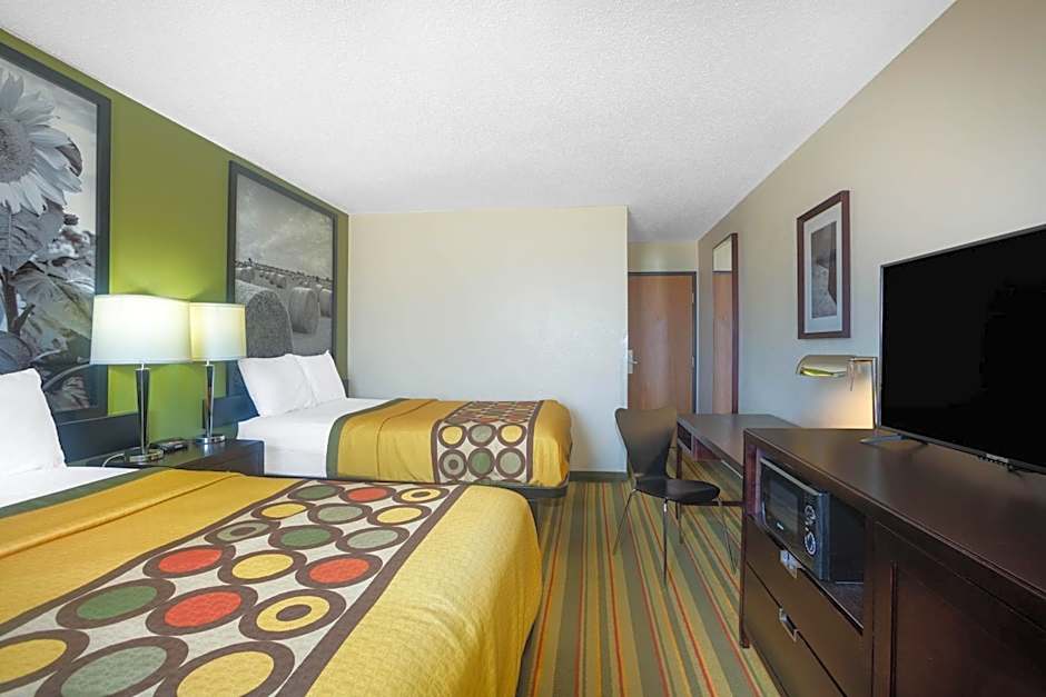 Super 8 by Wyndham El Dorado