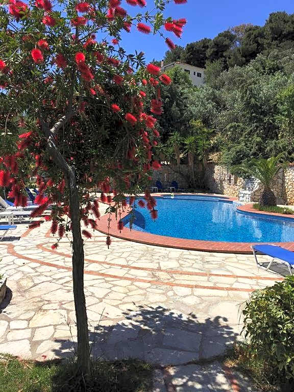 vassilias beach hotel