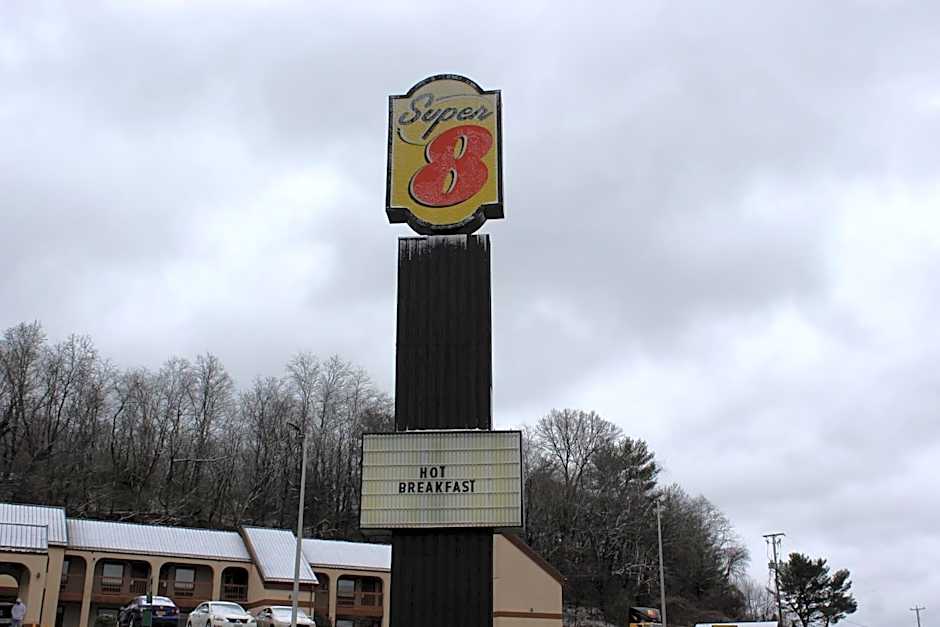 Super 8 by Wyndham Chiswell/Max Meadows Area