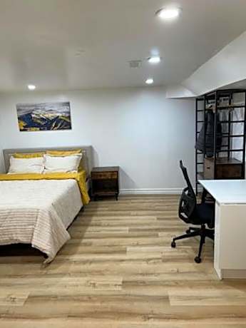 Toronto Cozy Home Retreat