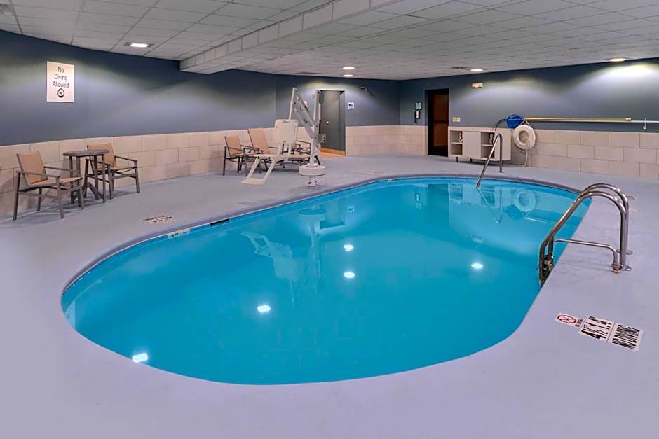 Holiday Inn Express & Suites Raleigh NE - Medical Ctr Area by IHG