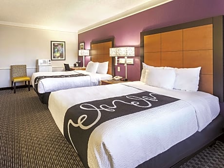 2 Double Beds Non-Smoking