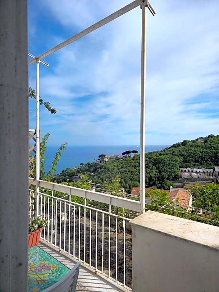 Casa Ninà- Camere con Vista Mare e Terrazza a Raito, Costiera Amalfitana