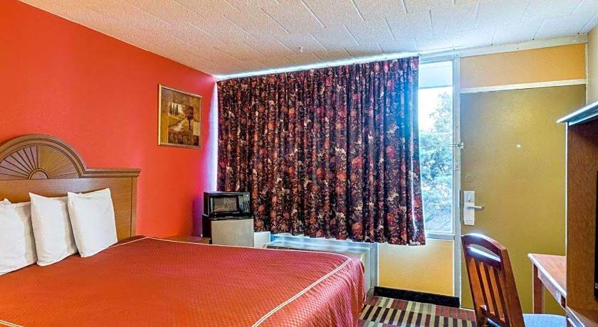 Rodeway Inn University