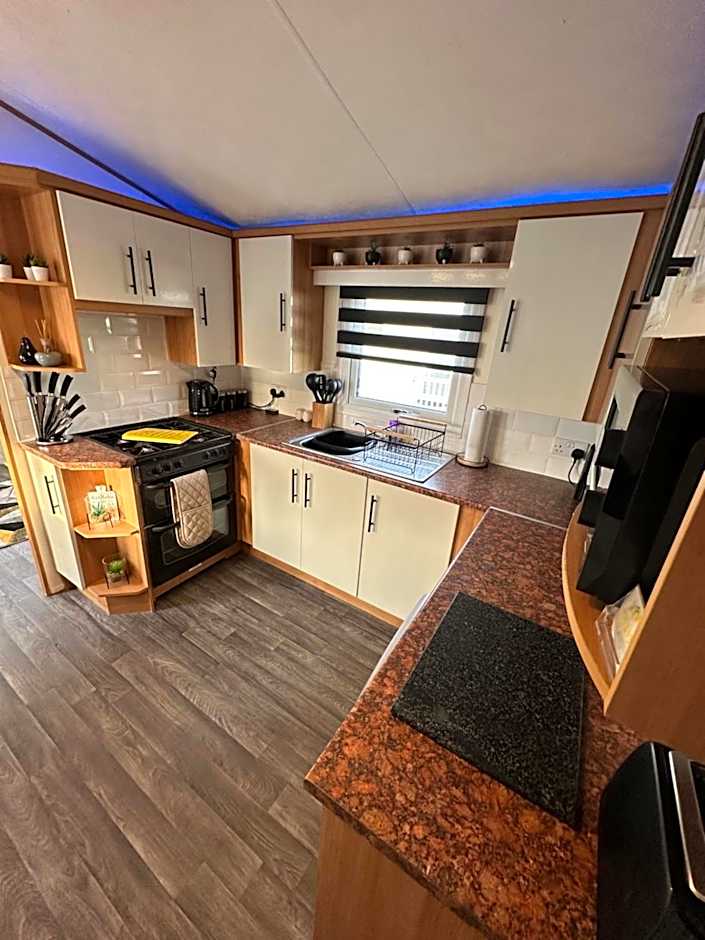 8 berth Waterside Ingoldmells V8 Santanavan 3