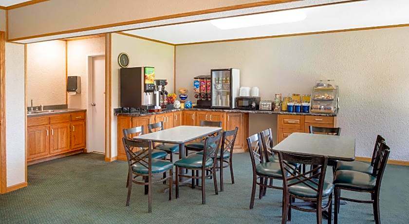 Days Inn by Wyndham Salem, Illinois