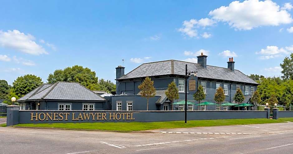 Honest Lawyer Hotel