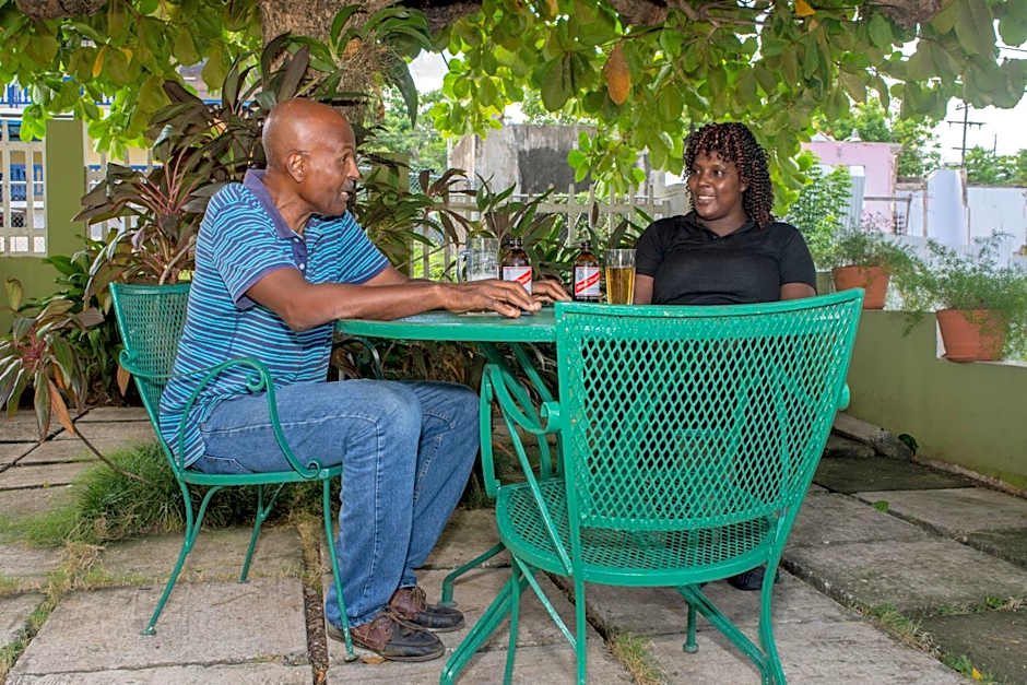 Pineapple Court Hotel