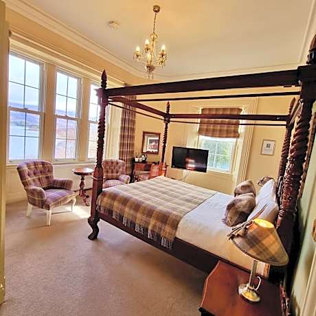 Superior King Room with View