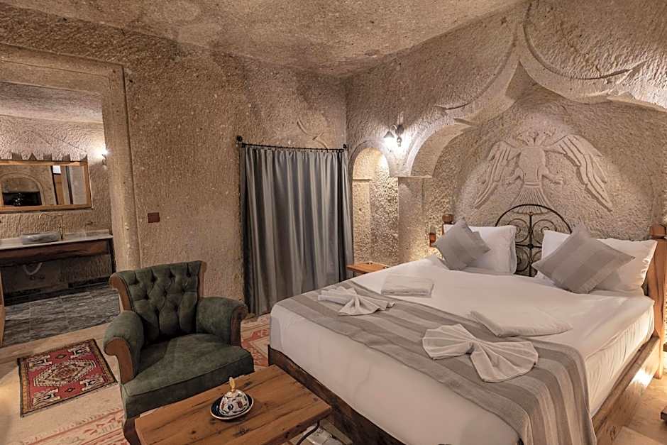 Sarnich Cave Suites