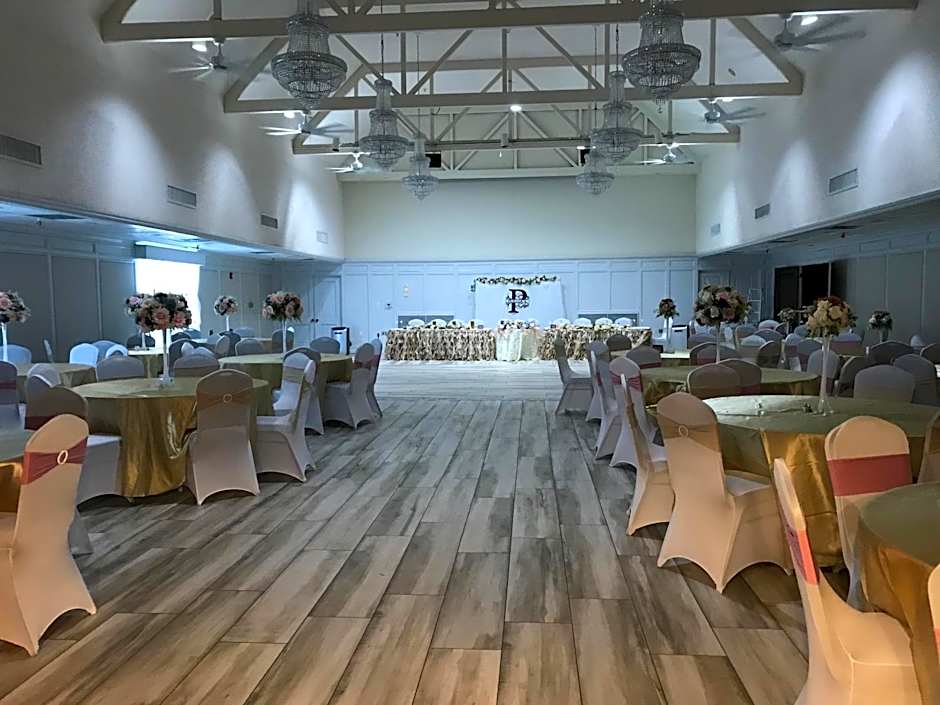 Columbia Lakes Hotel & Conference Center