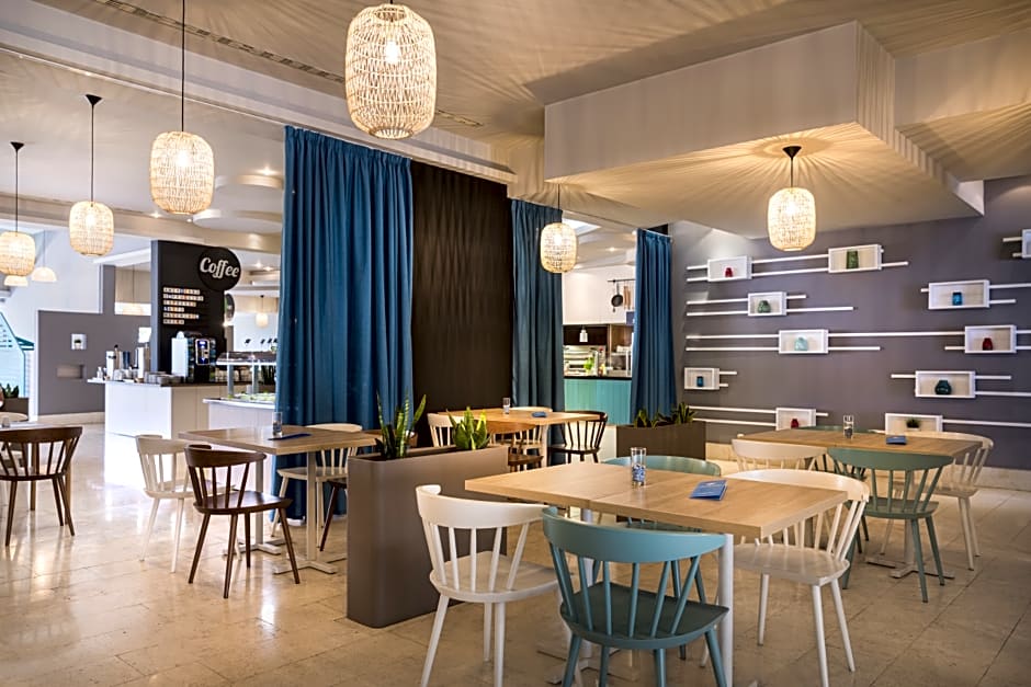 Miramar Sunny Hotel & Residence