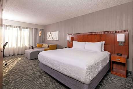 King Room with Roll-In Shower - Mobility Access/Hearing Accessible