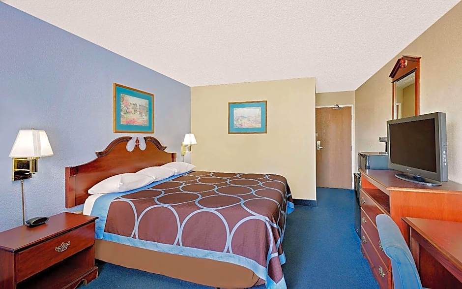 Super 8 by Wyndham Newburgh/West Point Stewart Intl Airport