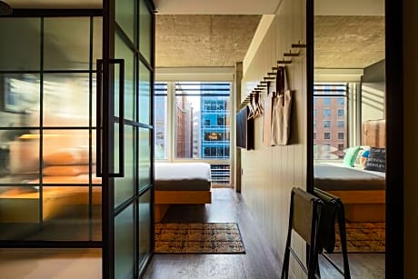 Guest room, 1 King, Downtown DC view