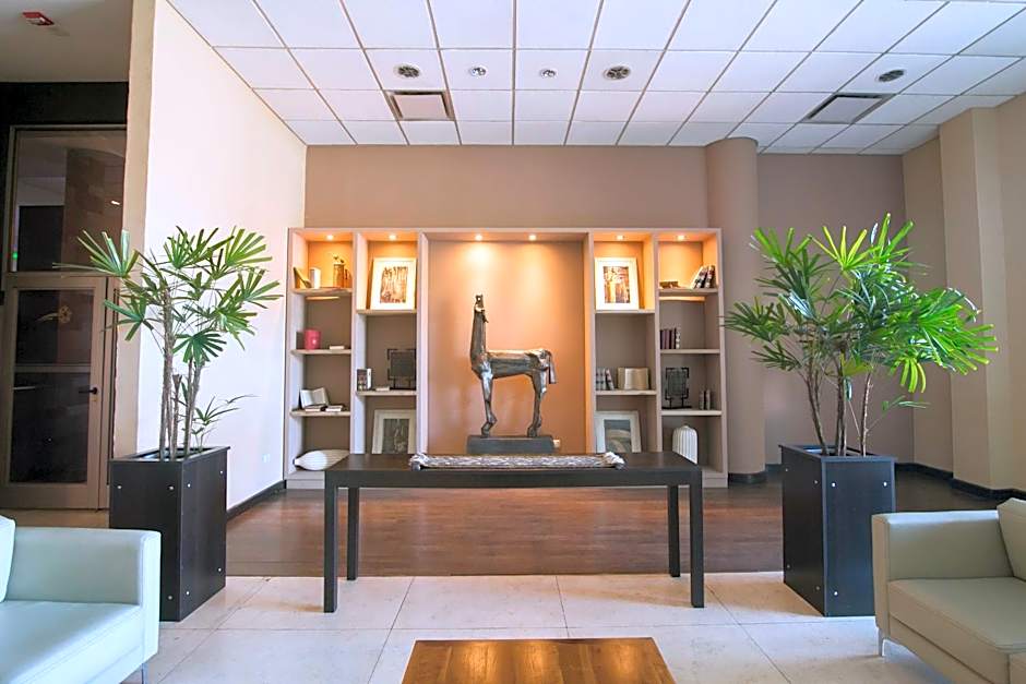 Hotel Tower Inn & Suites