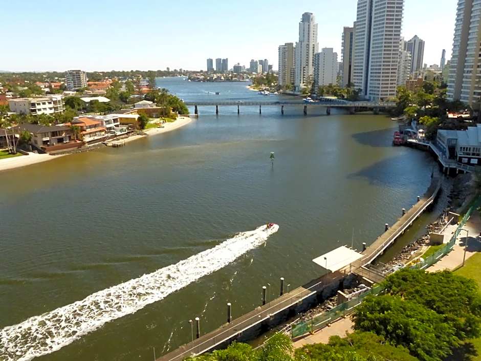 Moorings On Cavill Surfers Paradise