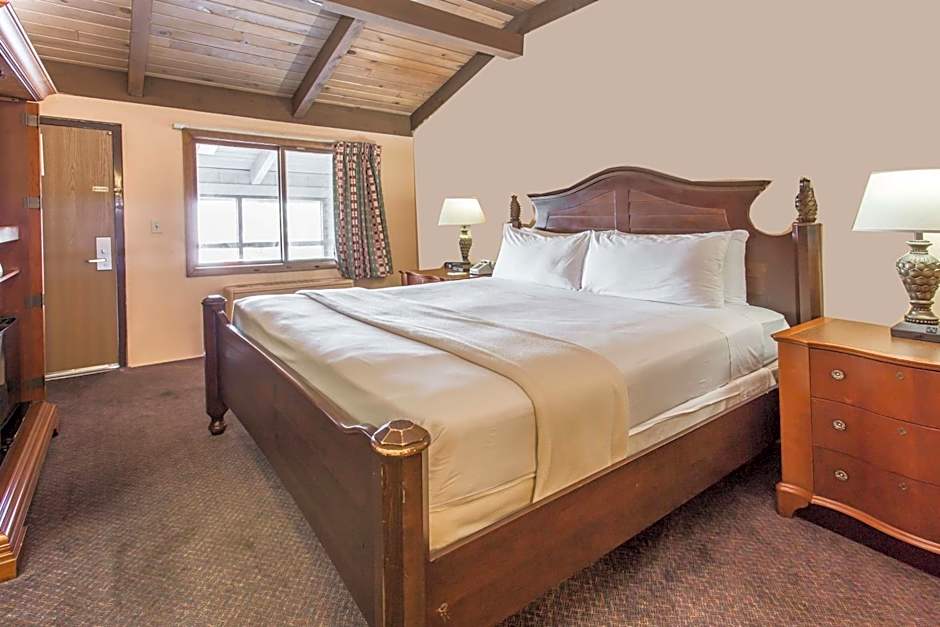 Photo 1 of 6 of 1 Queen Bed, Mobility Accessible