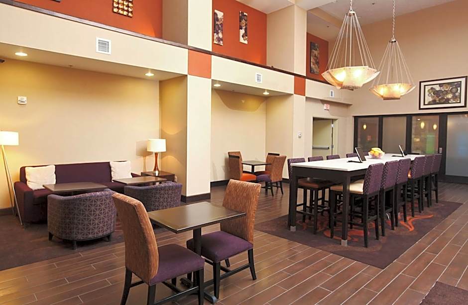 Hampton Inn & Suites by Hilton Fargo Medical Center