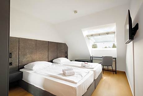 Lenas Donau Hotel