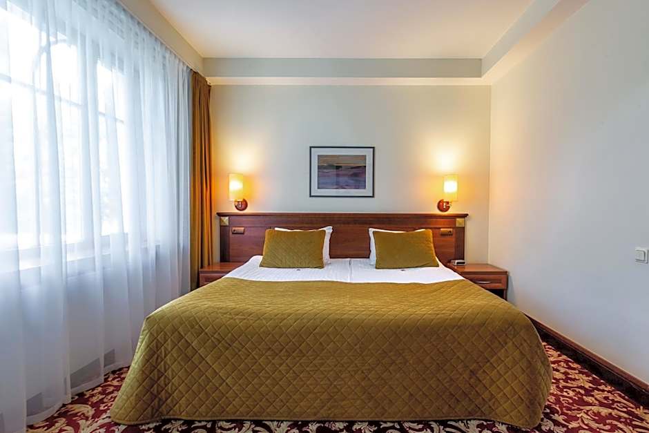 1 Double Bed or 2 Beds, Jacuzzi® — 4 fotoğraftan 1. fotoğraf