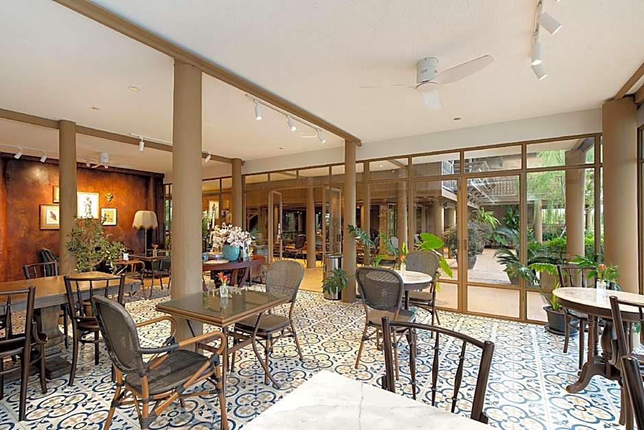 Syama Ayudhya, Residence & Café