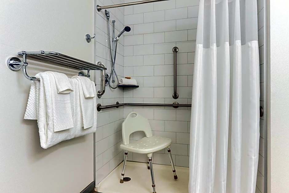 DoubleTree by Hilton St. Louis Forest Park