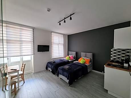 Deluxe Studio