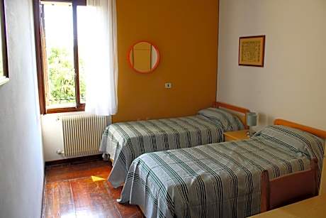 Twin Room with Private External Bathroom