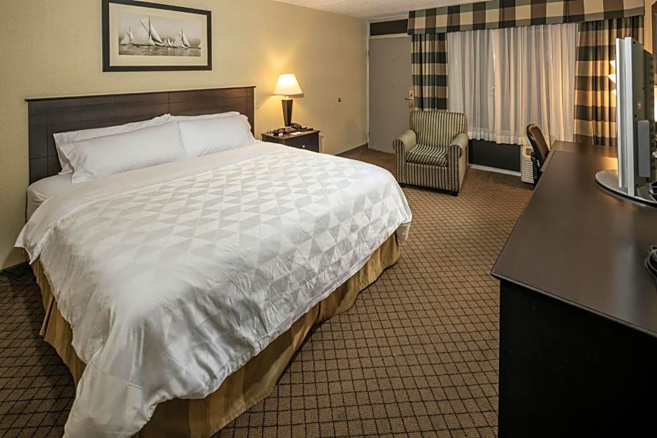 Holiday Inn Detroit Lakes, an IHG Hotel