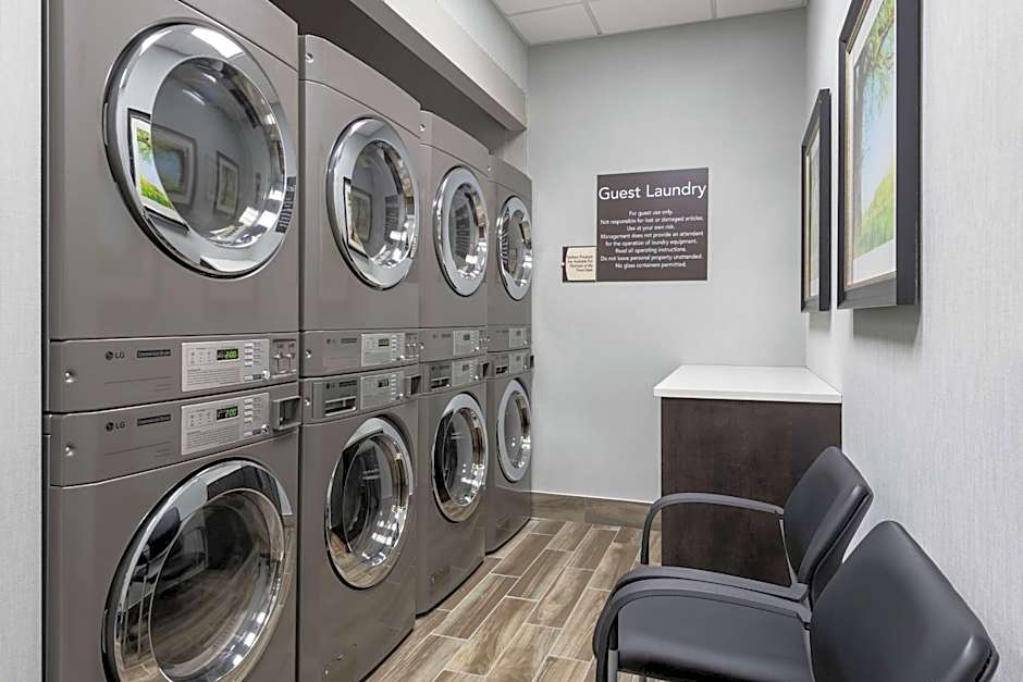 Homewood Suites by Hilton Ottawa Airport