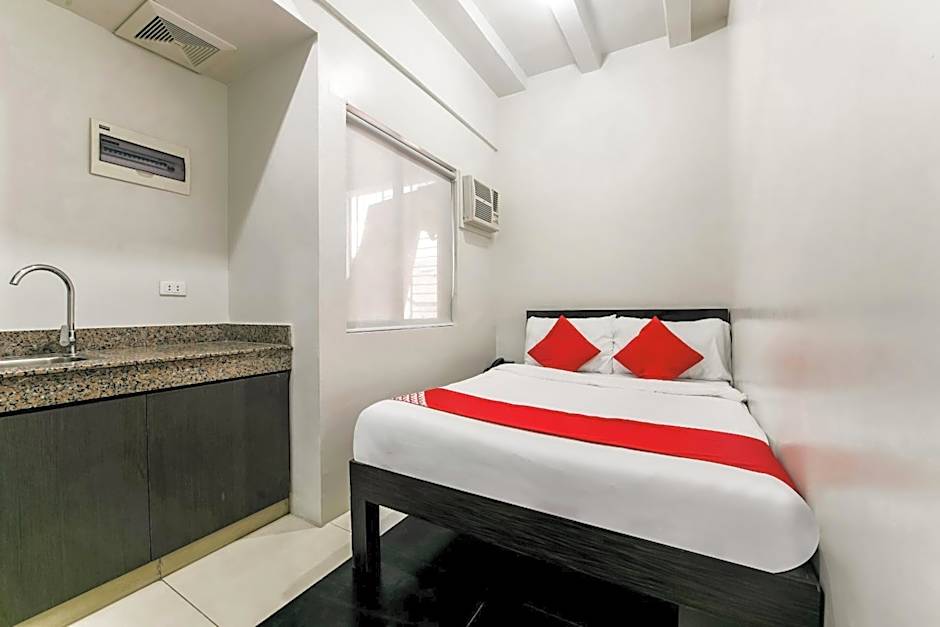 OYO 136 Regal Residences