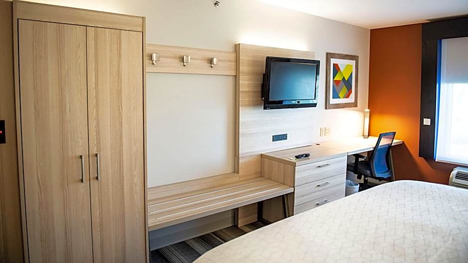 Holiday Inn Express Hotel & Suites Sedalia By IHG