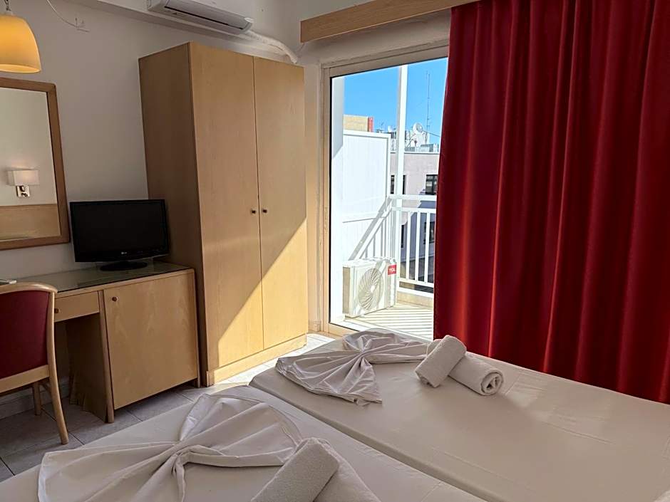 Photo 1 of 50 of Hotel Savoy