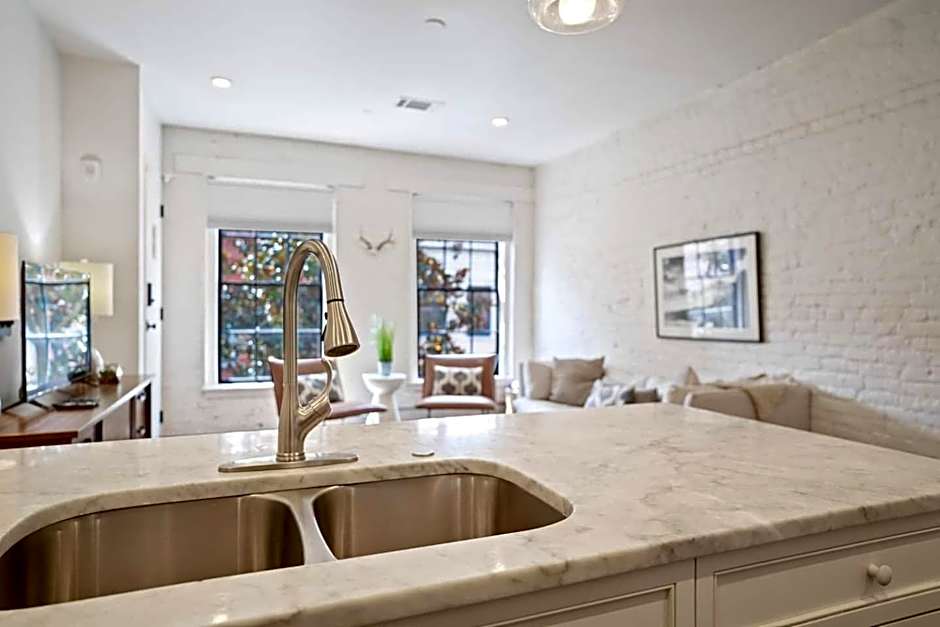 Group-friendly Suite Near Bourbon Street