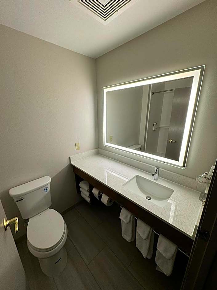 Holiday Inn Express & Suites Port Washington By IHG