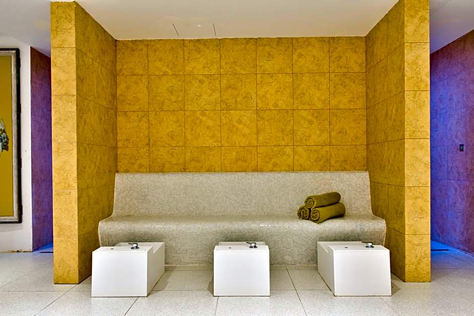HOLM Boutique & SPA - IK Collection