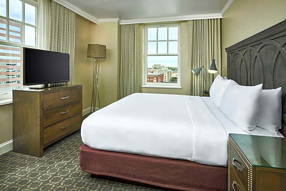 Redmont Hotel Birmingham, Curio Collection by Hilton