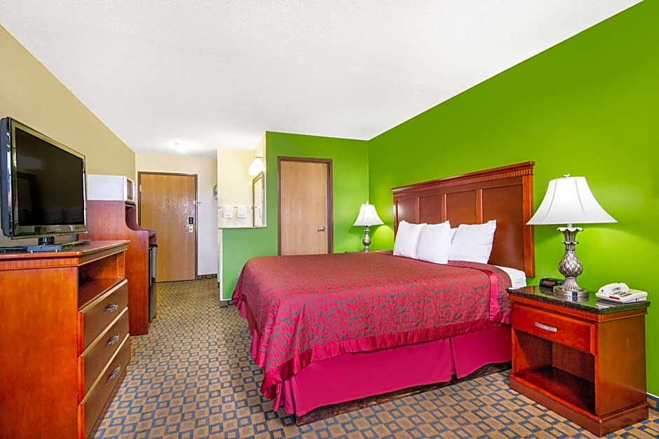 Days Inn & Suites by Wyndham Wichita