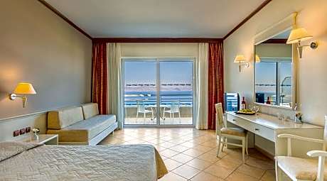 Double or Twin Room with Sea View (2 Adults + 1 Child)