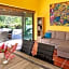 Villa Kiwi. Huge Pool, Steps To Town n Beach. 6 plus BRM 7.5 BTH 3 KCN