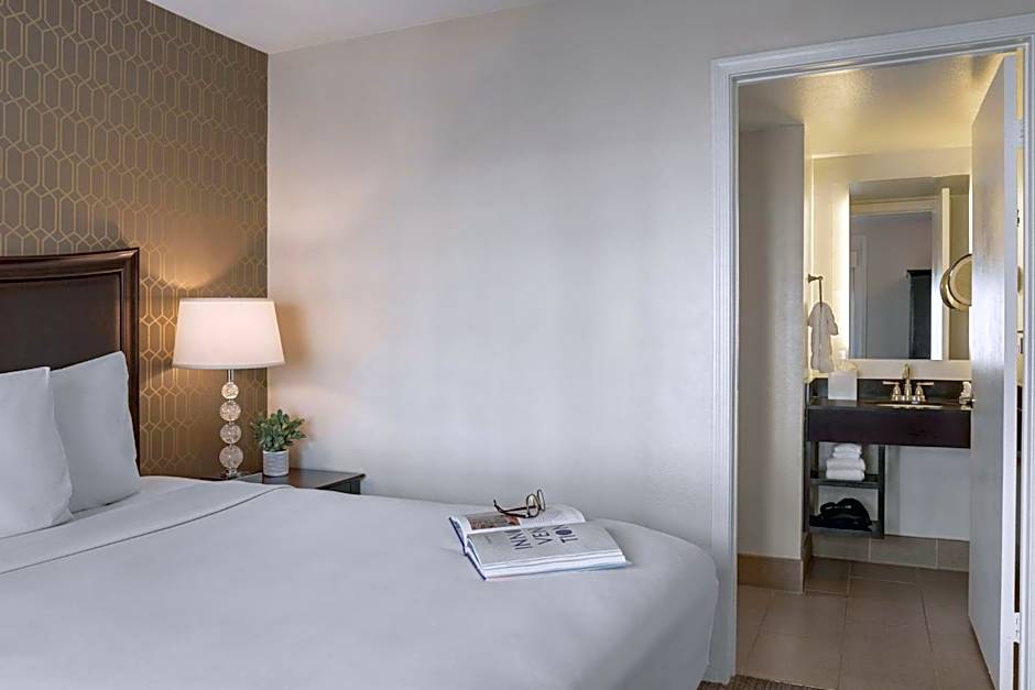 Peacock Suites