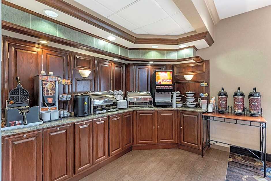 Comfort Inn & Suites Warsaw Near US-30