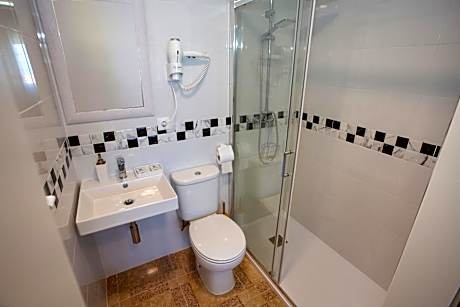 Single Room with Shared Bathroom