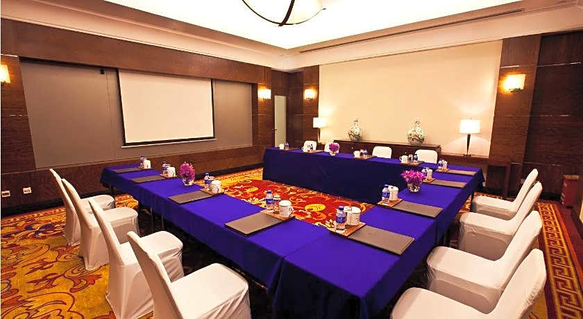 Zhongwei Green Lake Hotel Kunming